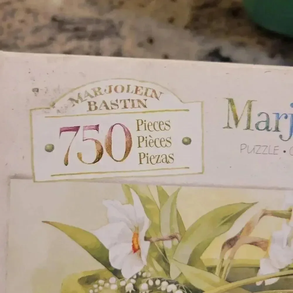 Hasbro Nature's Treasures Marjolein Bastin 750 pc Jigsaw Puzzle